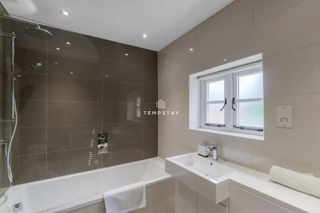 Cosy Family Home Near Thorpe Park & Legoland Old Windsor United Kingdom