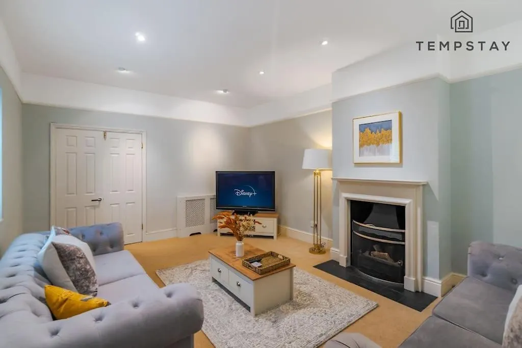 Cosy Family Home Near Thorpe Park & Legoland Old Windsor 0*,  United Kingdom