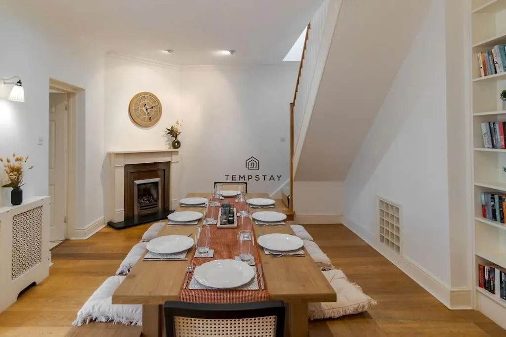 Holiday home Cosy Family Home Near Thorpe Park & Legoland Old Windsor