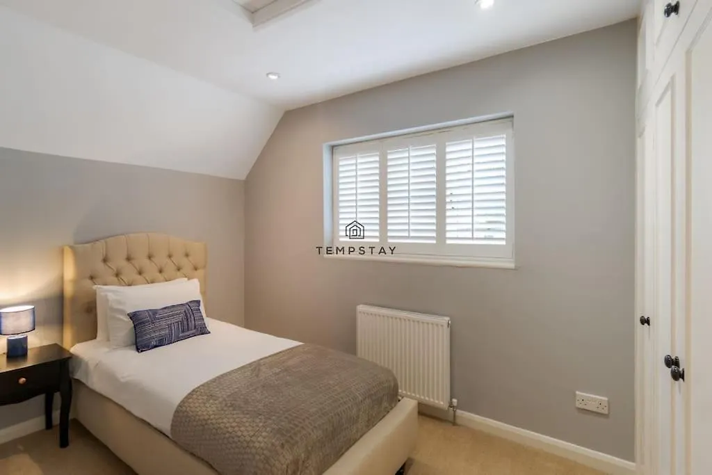 Cosy Family Home Near Thorpe Park & Legoland Old Windsor 0*,